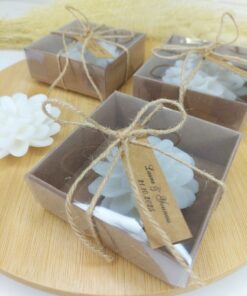 Bougie Fleurie Dans Une Boîte en Kraft