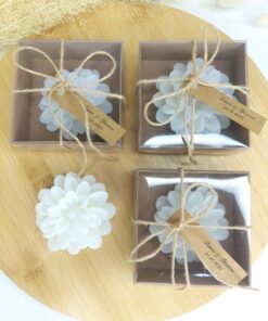 Bougie Fleurie Dans Une Boîte en Kraft