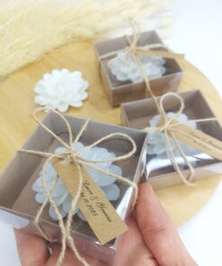 Bougie Fleurie Dans Une Boîte en Kraft